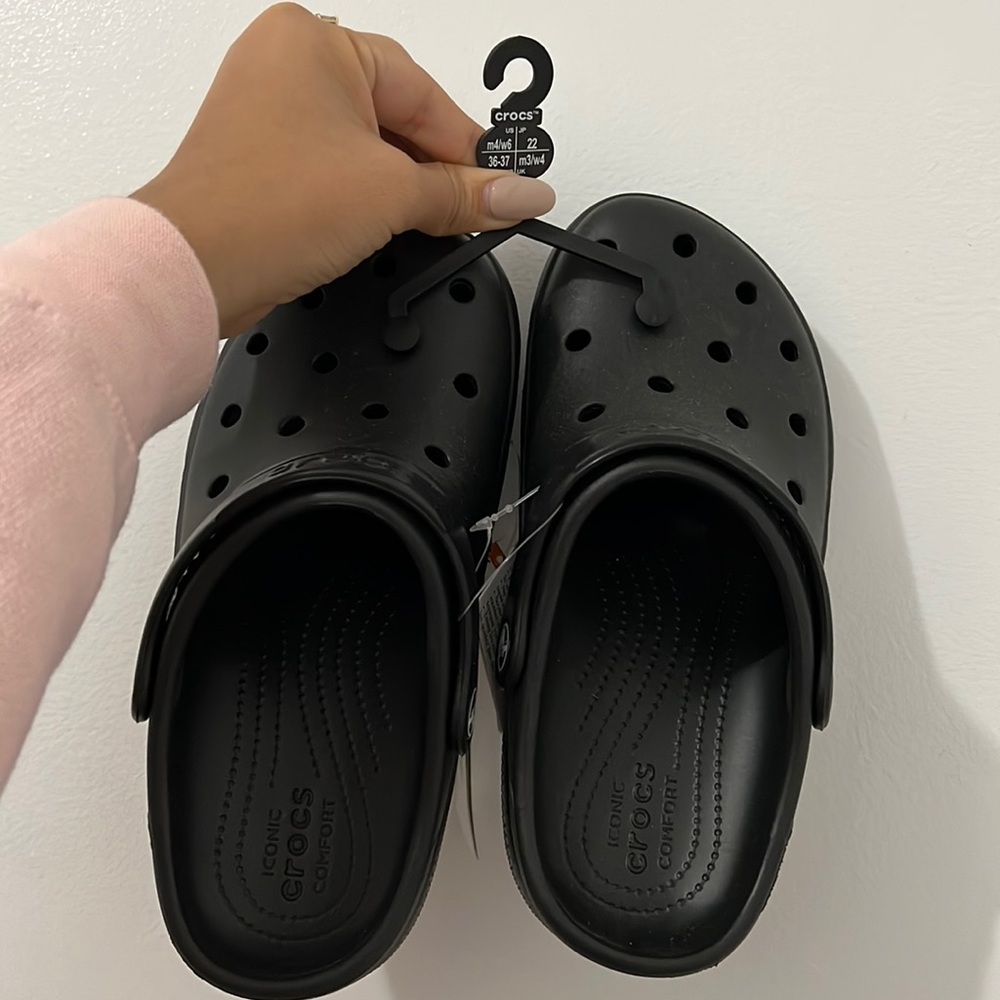 NWT CROCS COAST CLOG BLACK